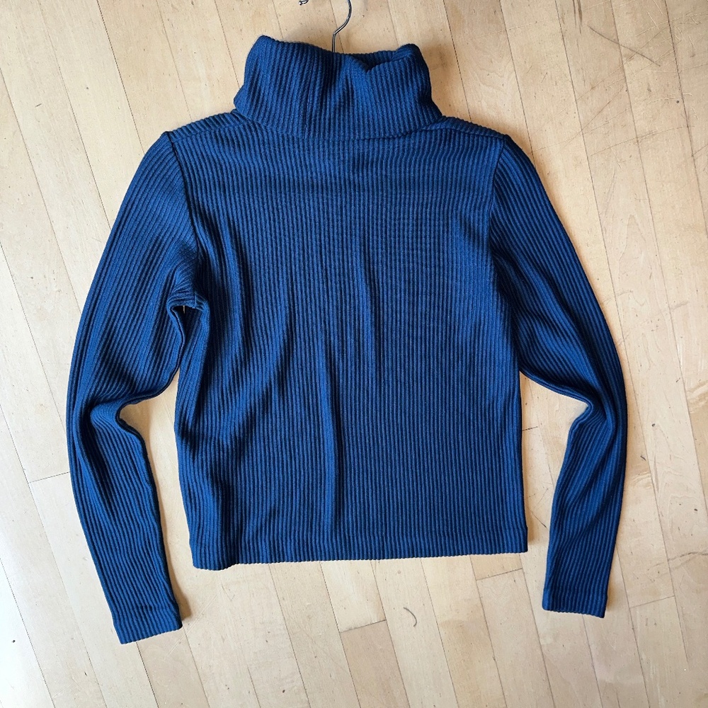 Club Monaco Meredy Ribbed Turtleneck Top | French Blue, XS GD1183 - Picture 4 of 4